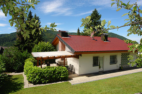 Villa in Hanglage