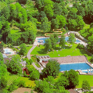 La piscine extrieure en terrasses
